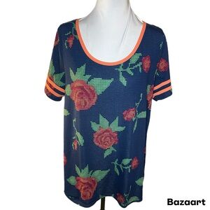 Sz L LuLaRoe Pixalated Roses Short Sleeve Top Womens  Tee Shirt